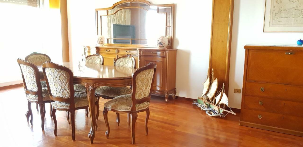 Perfect Beachfront Apartment Athen Eksteriør bilde